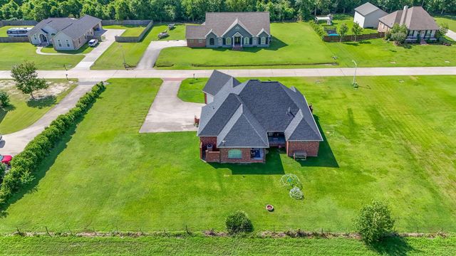 319 Chateau Dr, Lockport, LA 70374