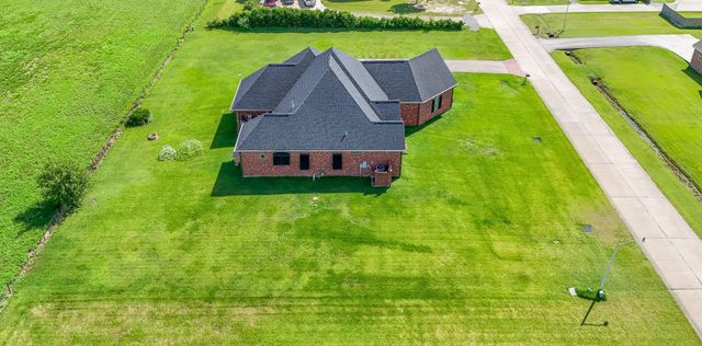 319 Chateau Dr, Lockport, LA 70374