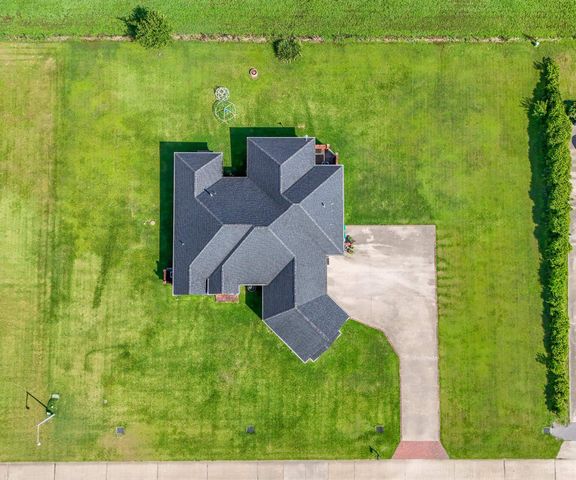 319 Chateau Dr, Lockport, LA 70374