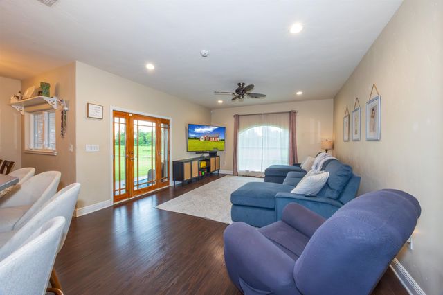 319 Chateau Dr, Lockport, LA 70374