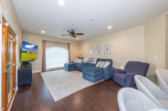 319 Chateau Dr, Lockport, LA 70374