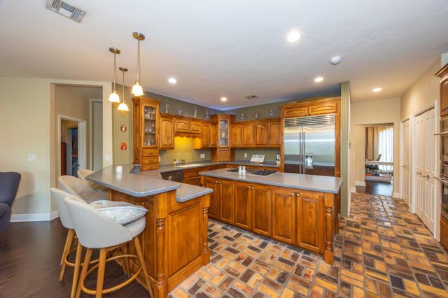 319 Chateau Dr, Lockport, LA 70374