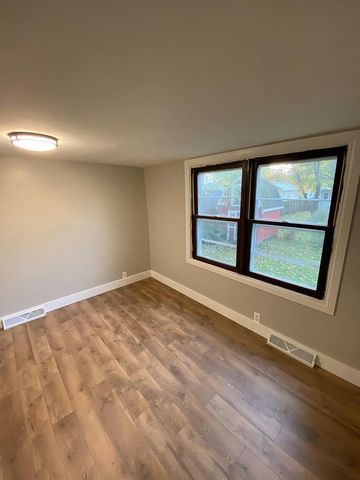 321 Adolph Avenue, Rockford, MI 49341