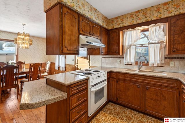 9812 Manderson Street, Omaha, NE 68134