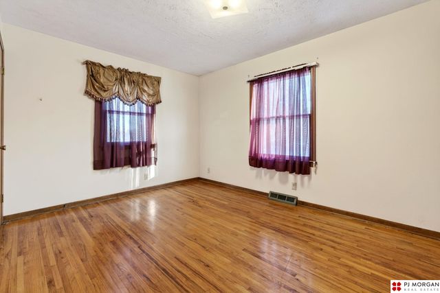 9812 Manderson Street, Omaha, NE 68134