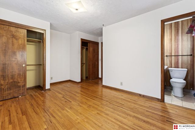 9812 Manderson Street, Omaha, NE 68134