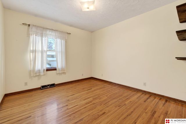 9812 Manderson Street, Omaha, NE 68134