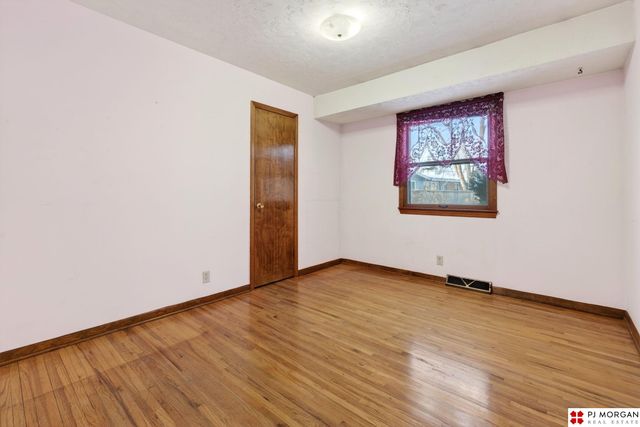 9812 Manderson Street, Omaha, NE 68134