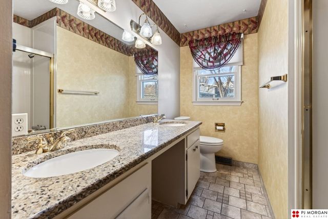 9812 Manderson Street, Omaha, NE 68134