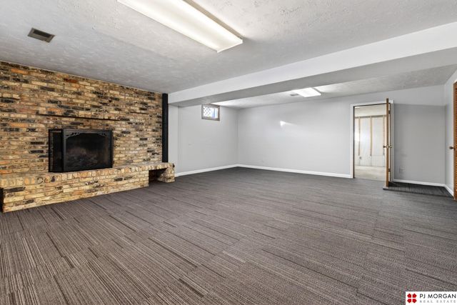 9812 Manderson Street, Omaha, NE 68134