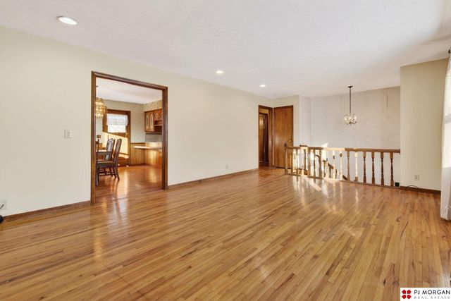 9812 Manderson Street, Omaha, NE 68134