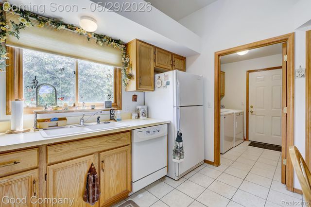 4439 Larkspur Court, Warren, MI 48092