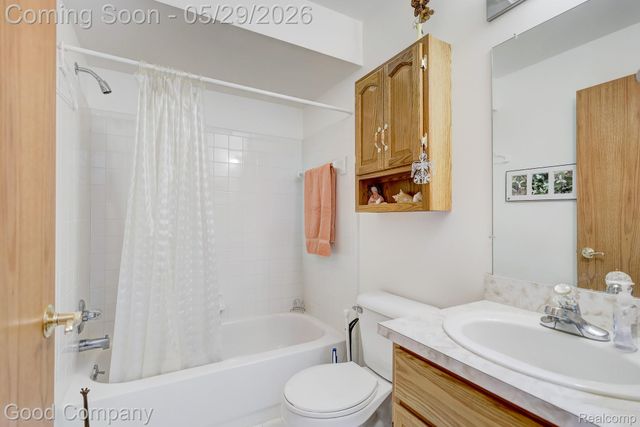 4439 Larkspur Court, Warren, MI 48092