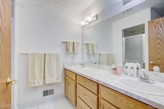 4439 Larkspur Court, Warren, MI 48092