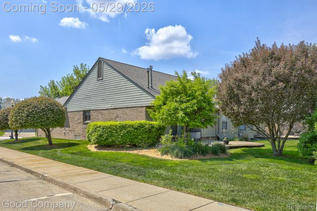 4439 Larkspur Court, Warren, MI 48092