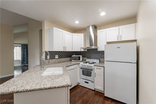 450 Elm Drive 206, Las Vegas, NV 89169