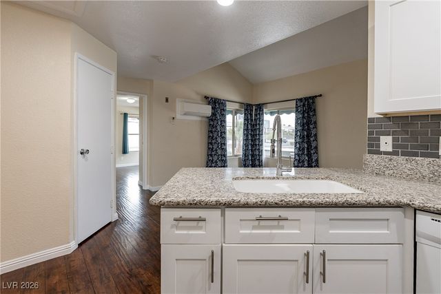 450 Elm Drive 206, Las Vegas, NV 89169