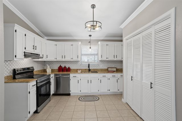 938 Amsden Street, Denison, TX 75020