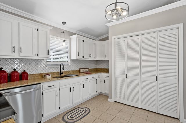 938 Amsden Street, Denison, TX 75020