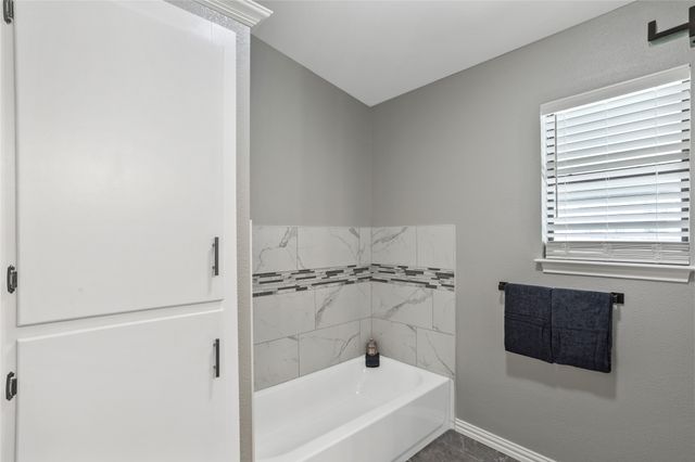 938 Amsden Street, Denison, TX 75020