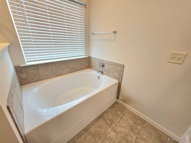 2405 Landing Loop, Deatsville, AL 36022