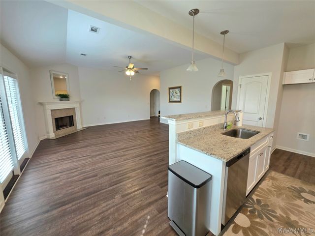 2405 Landing Loop, Deatsville, AL 36022