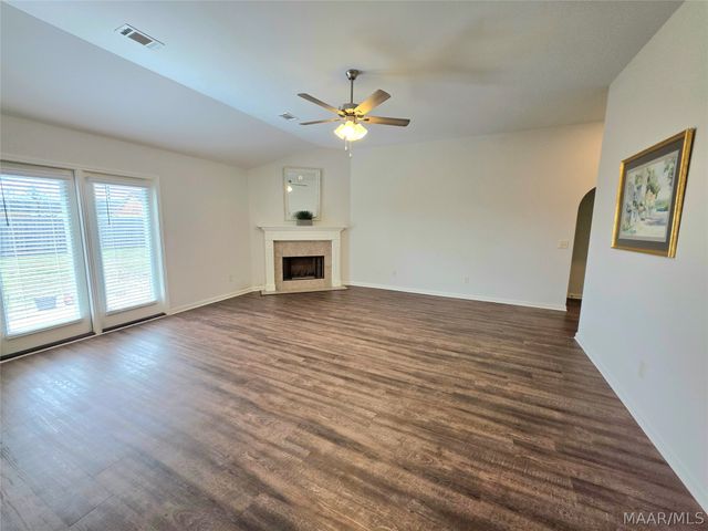 2405 Landing Loop, Deatsville, AL 36022