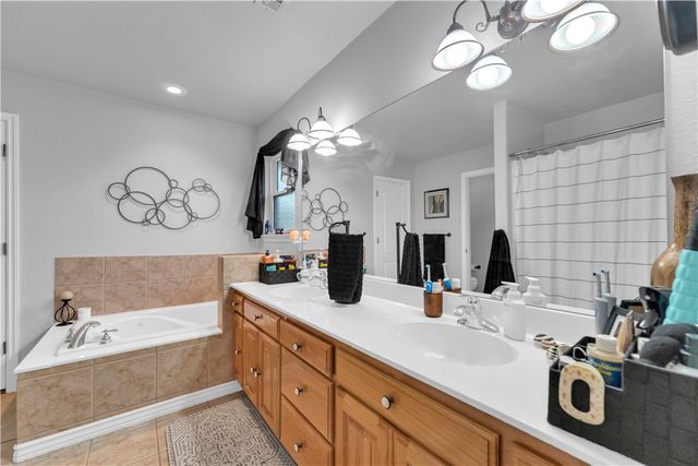 21 Pennine, Bella Vista, AR 72714