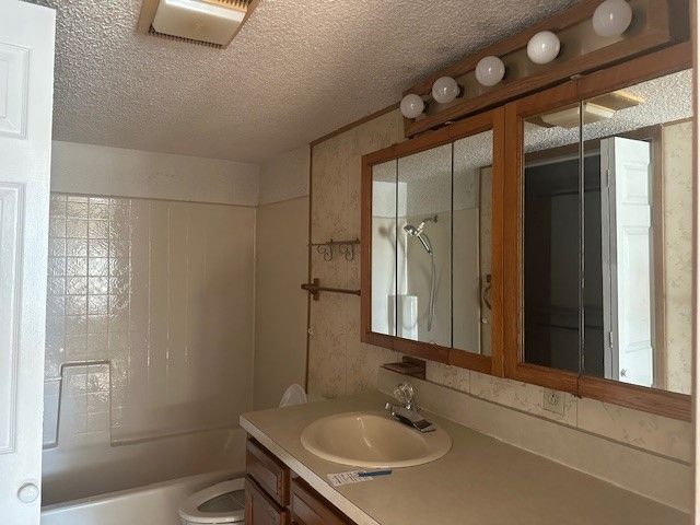 808 Flamingo Road, Granbury, TX 76049