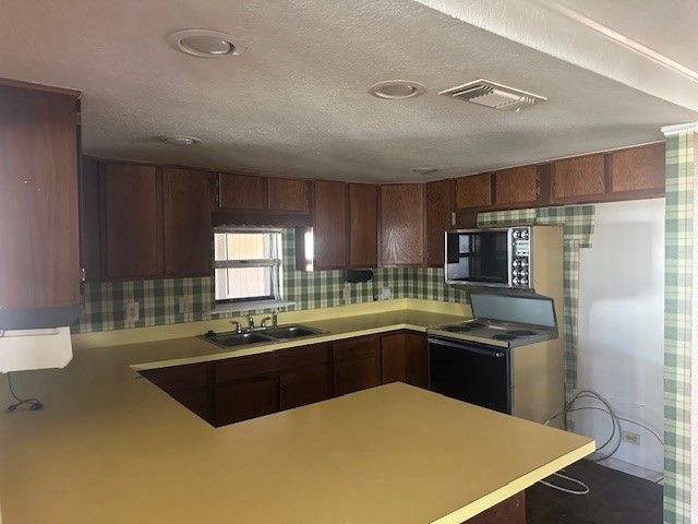 808 Flamingo Road, Granbury, TX 76049