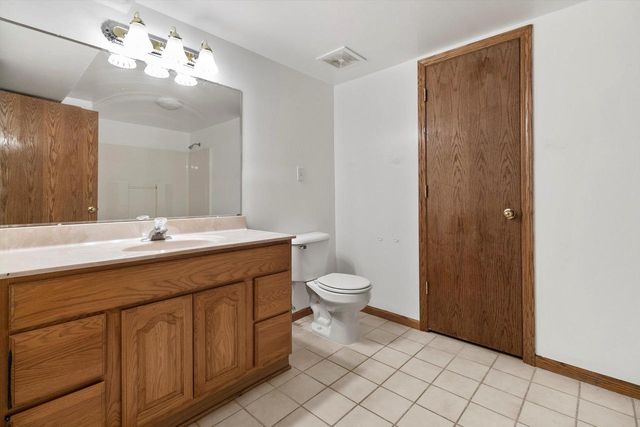 631 Summer Creek ROAD, Oconomowoc, WI 53066