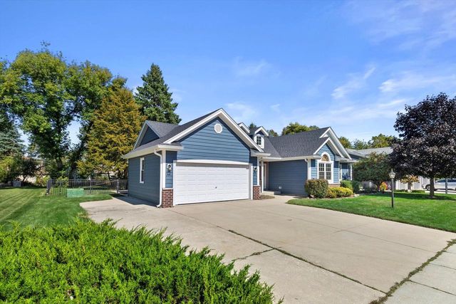 631 Summer Creek ROAD, Oconomowoc, WI 53066