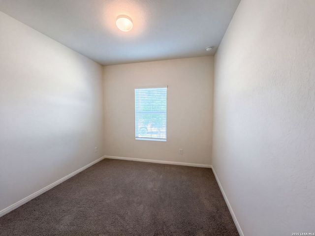 817 MARGAY LOOP, Seguin, TX 78155