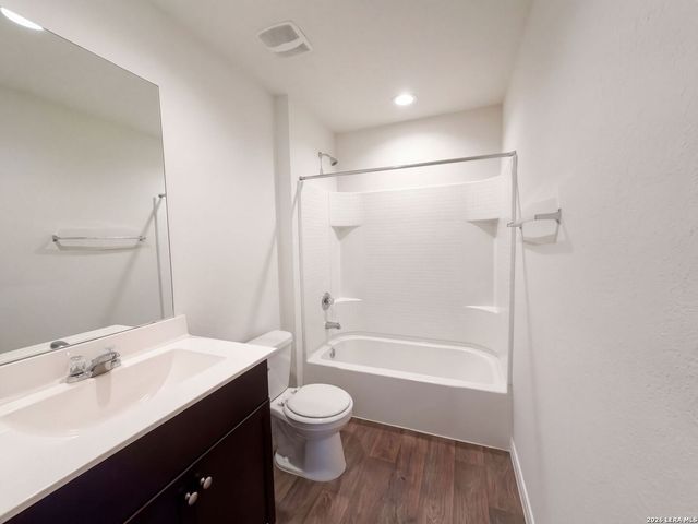 817 MARGAY LOOP, Seguin, TX 78155