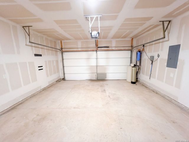 817 MARGAY LOOP, Seguin, TX 78155
