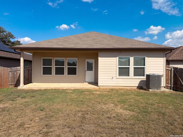 817 MARGAY LOOP, Seguin, TX 78155
