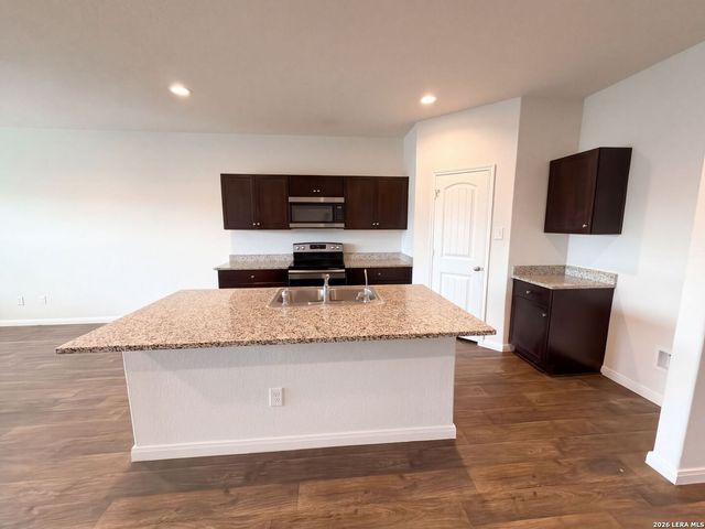 817 MARGAY LOOP, Seguin, TX 78155