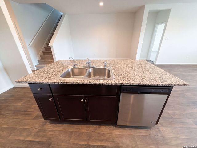 817 MARGAY LOOP, Seguin, TX 78155