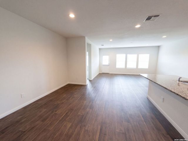 817 MARGAY LOOP, Seguin, TX 78155