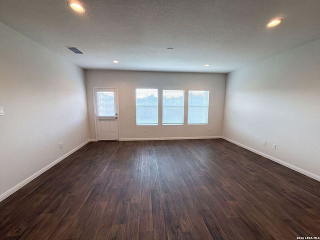 817 MARGAY LOOP, Seguin, TX 78155