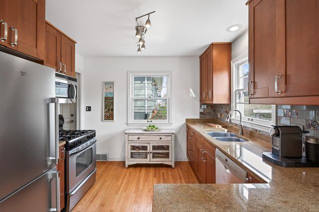 1890 Yorkshire Avenue, Saint Paul, MN 55116