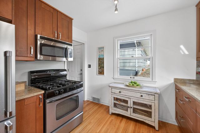 1890 Yorkshire Avenue, Saint Paul, MN 55116