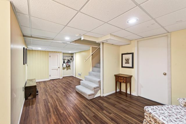 1890 Yorkshire Avenue, Saint Paul, MN 55116