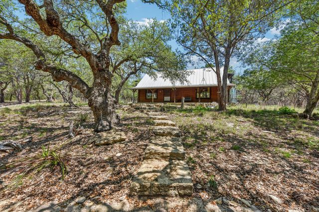501 Oak Knob DR, Wimberley, TX 78676