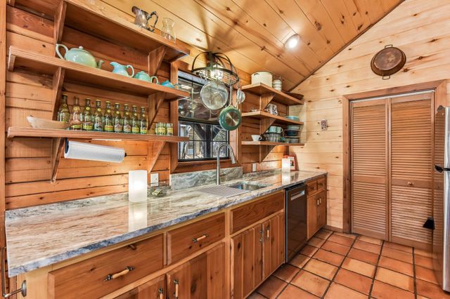 501 Oak Knob DR, Wimberley, TX 78676
