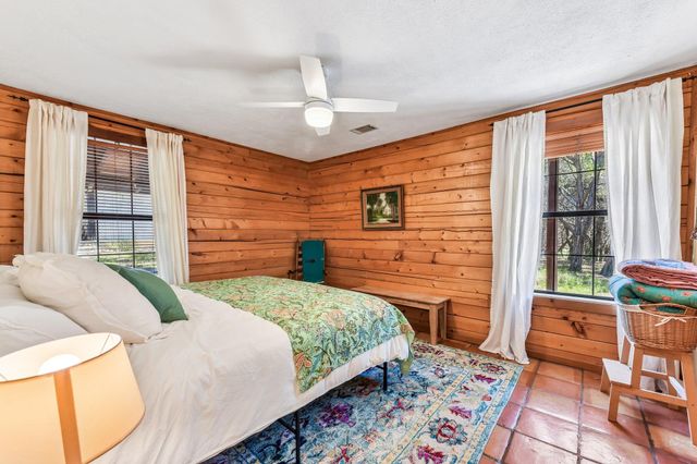 501 Oak Knob DR, Wimberley, TX 78676