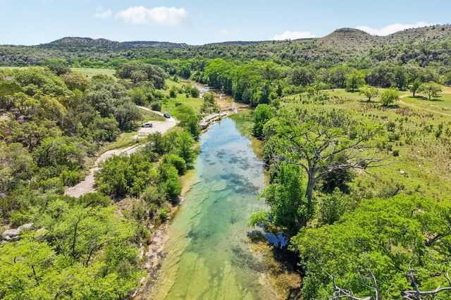 501 Oak Knob DR, Wimberley, TX 78676