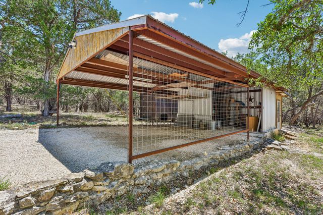 501 Oak Knob DR, Wimberley, TX 78676
