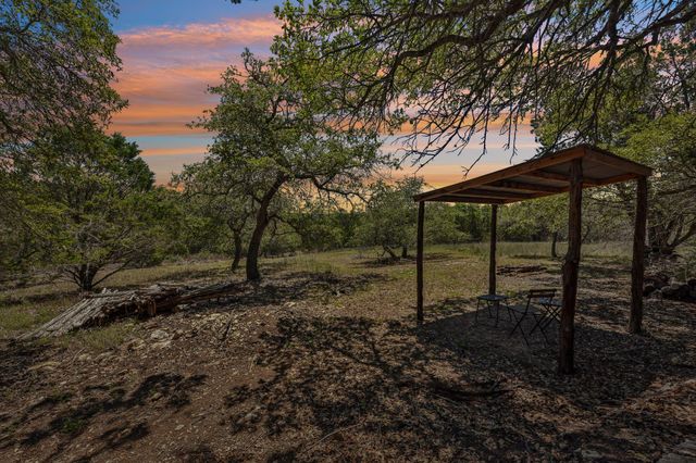 501 Oak Knob DR, Wimberley, TX 78676