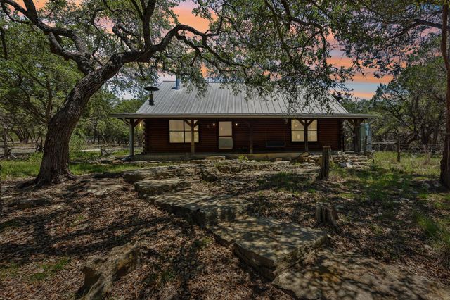 501 Oak Knob DR, Wimberley, TX 78676